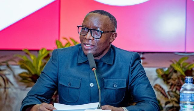 Abarundi 24 gusa mu bakozi 276 ba EAC